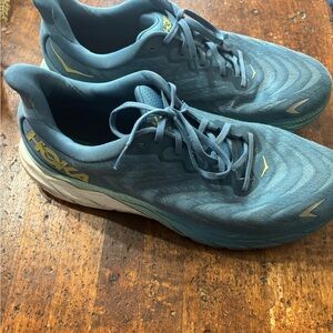 Hoka Arahi 6 Men’s All Terrain Running Shoes